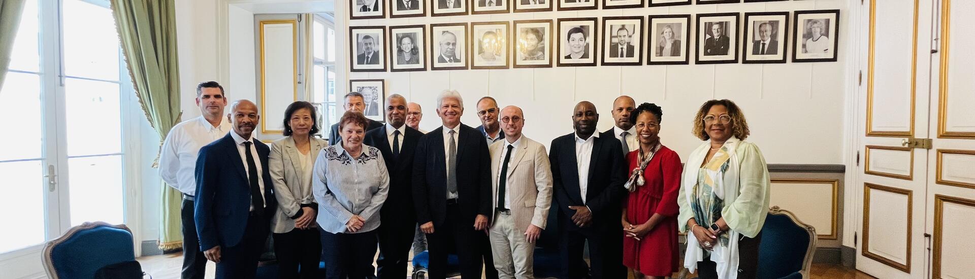 Rencontre des pouvoirs publics